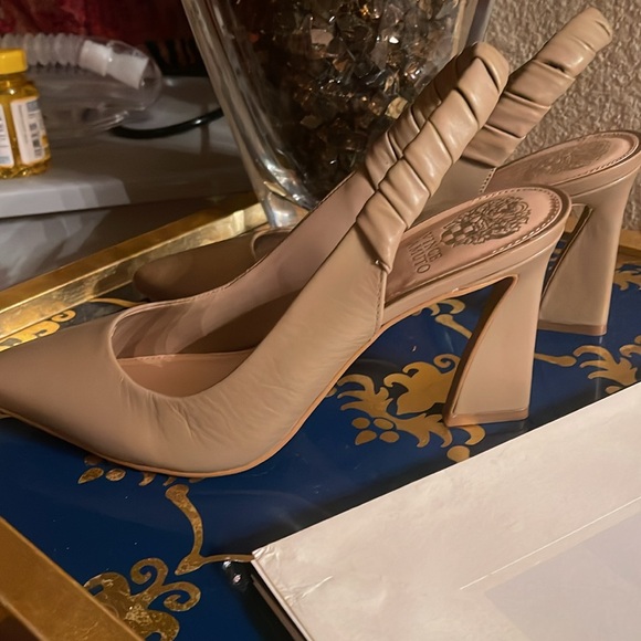 Vince Camuto sling back tan heels - Picture 2 of 8